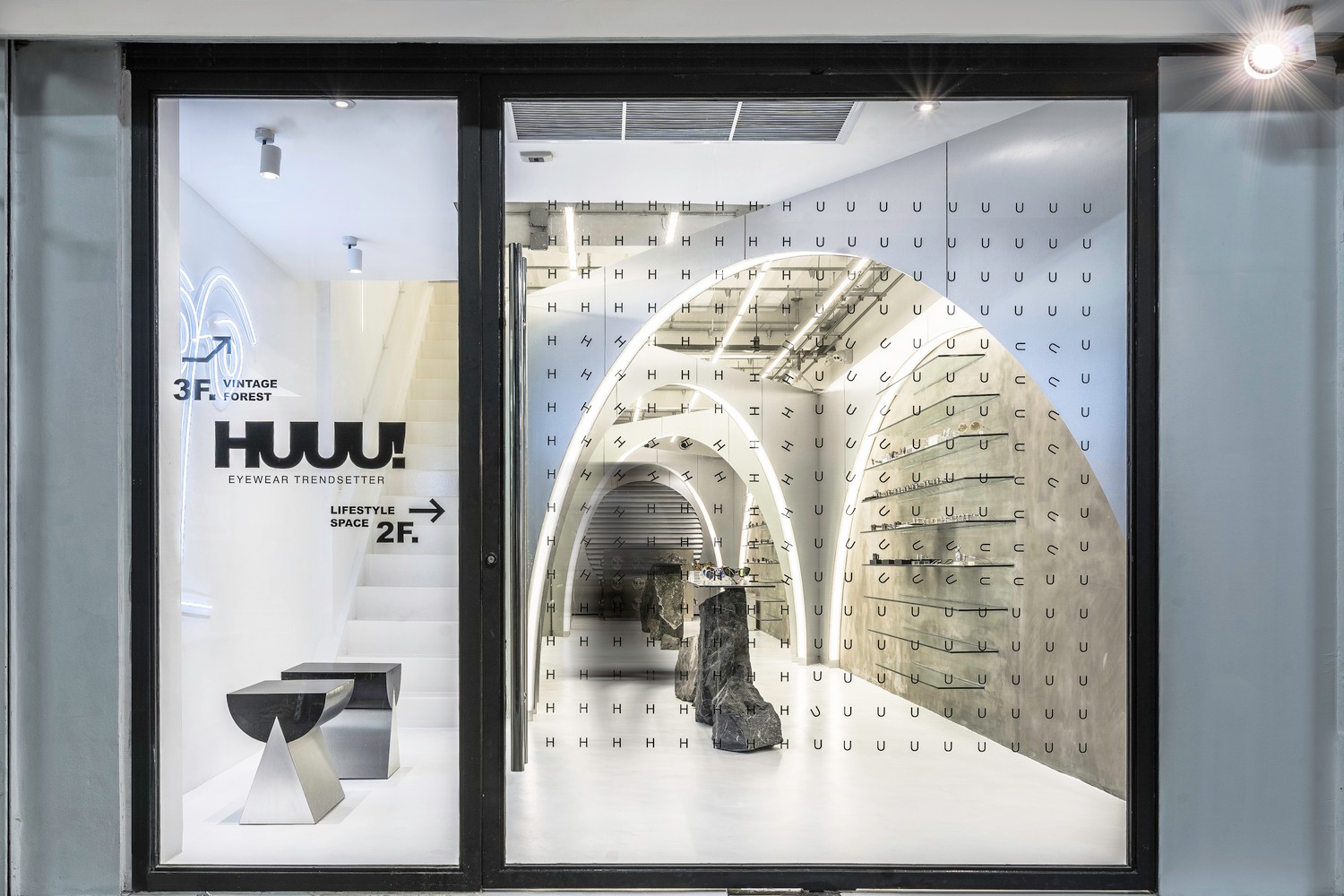 高端潮流眼镜店面门头装修设计效果图