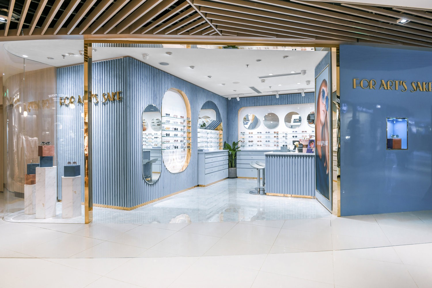 高端潮流眼镜店面门头装修设计效果图