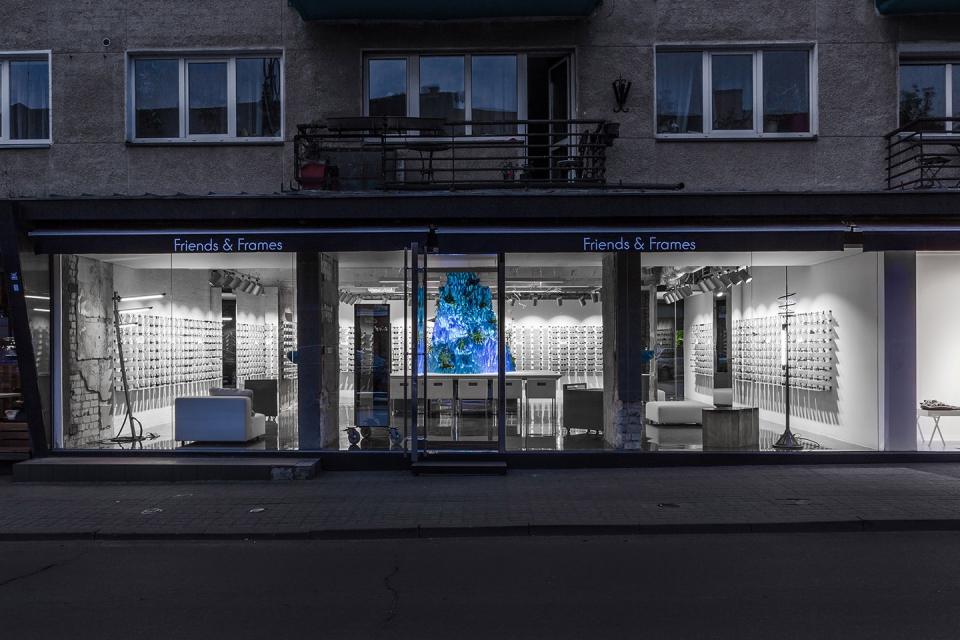 高端潮流眼镜店面门头装修设计效果图